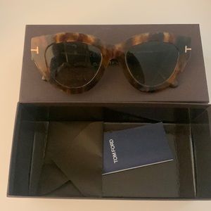 Never worn Tom Ford sunglasses